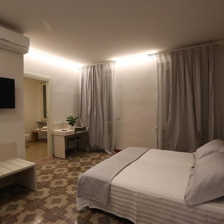 Palazzo Belli Bed & Breakfast Алба Екстериор снимка