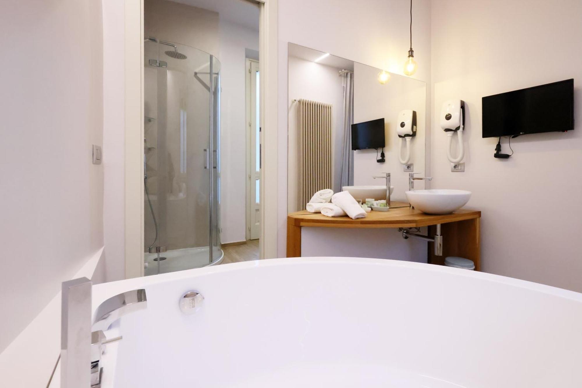 Palazzo Belli Bed & Breakfast Алба Екстериор снимка