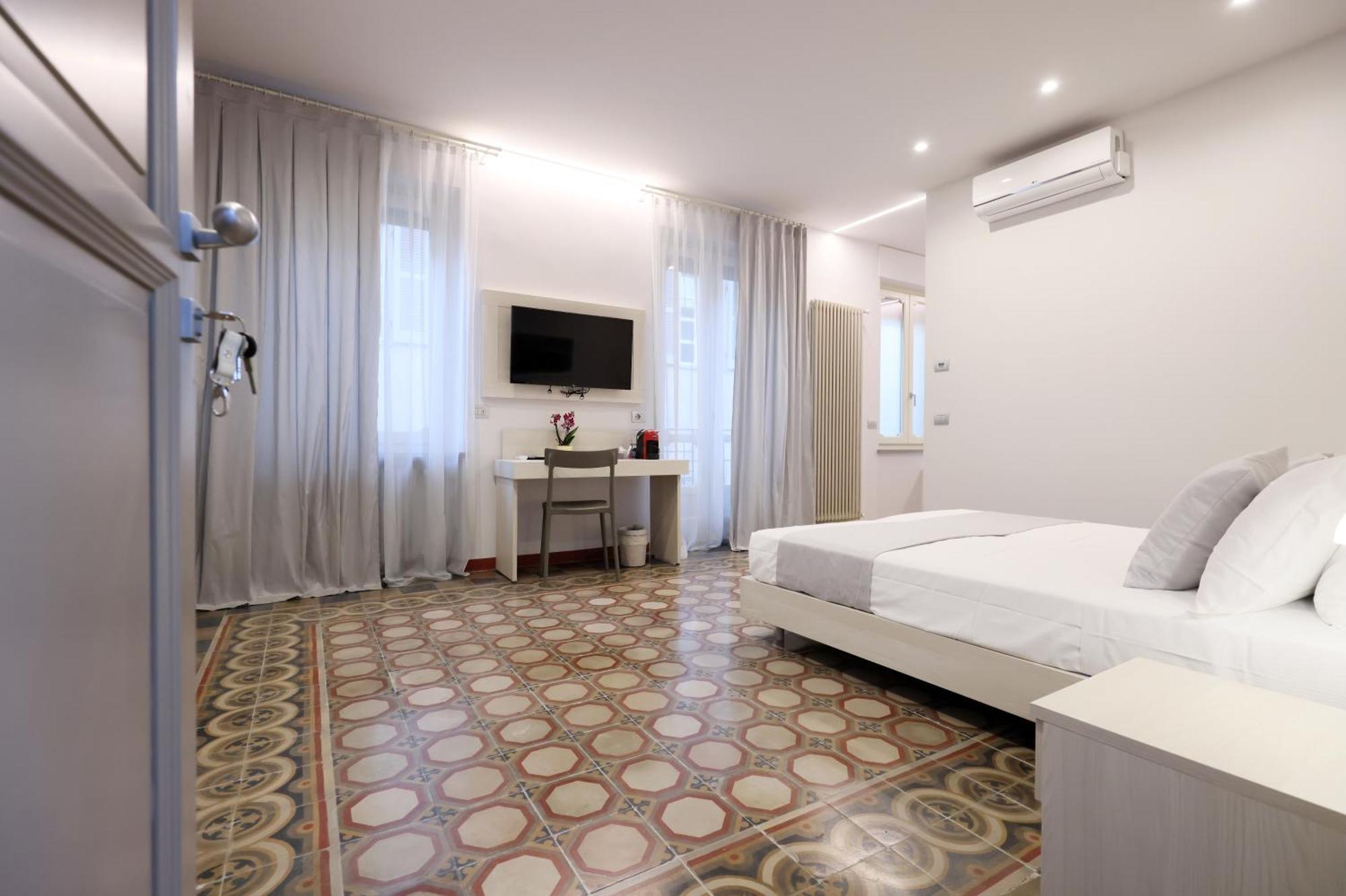 Palazzo Belli Bed & Breakfast Алба Екстериор снимка