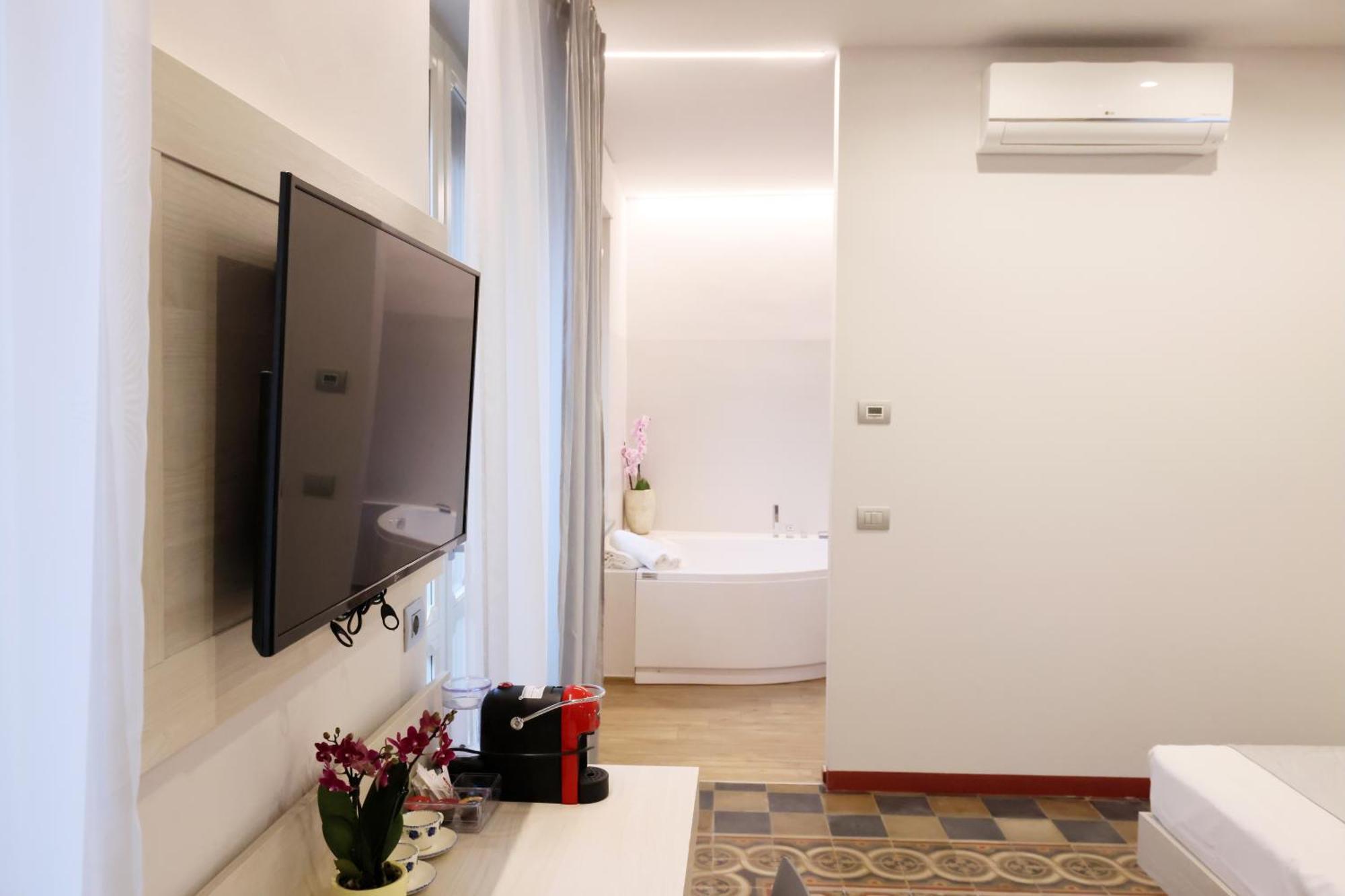 Palazzo Belli Bed & Breakfast Алба Екстериор снимка