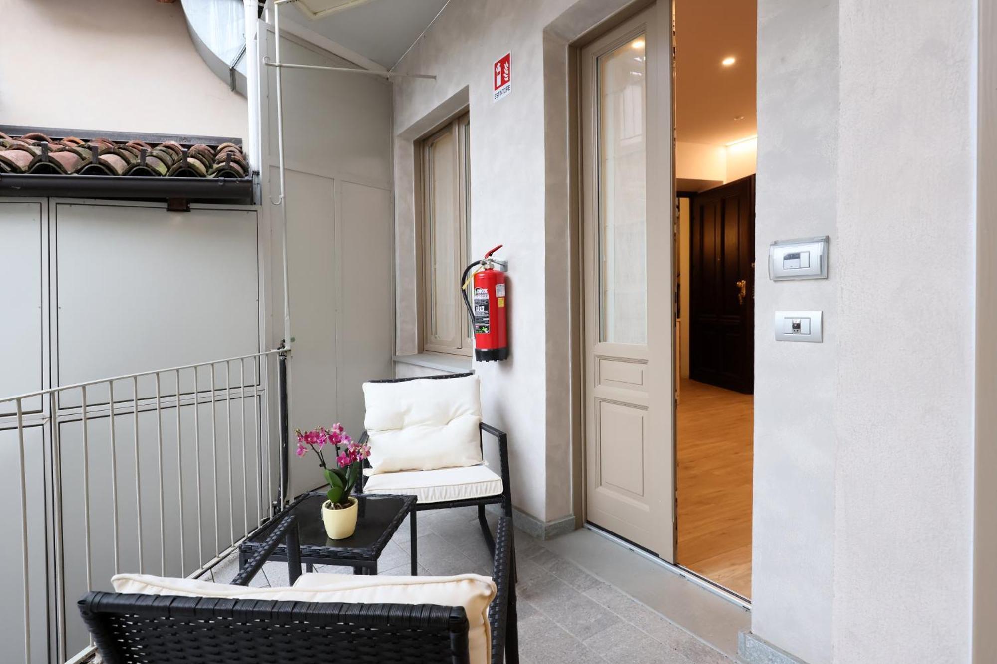 Palazzo Belli Bed & Breakfast Алба Екстериор снимка