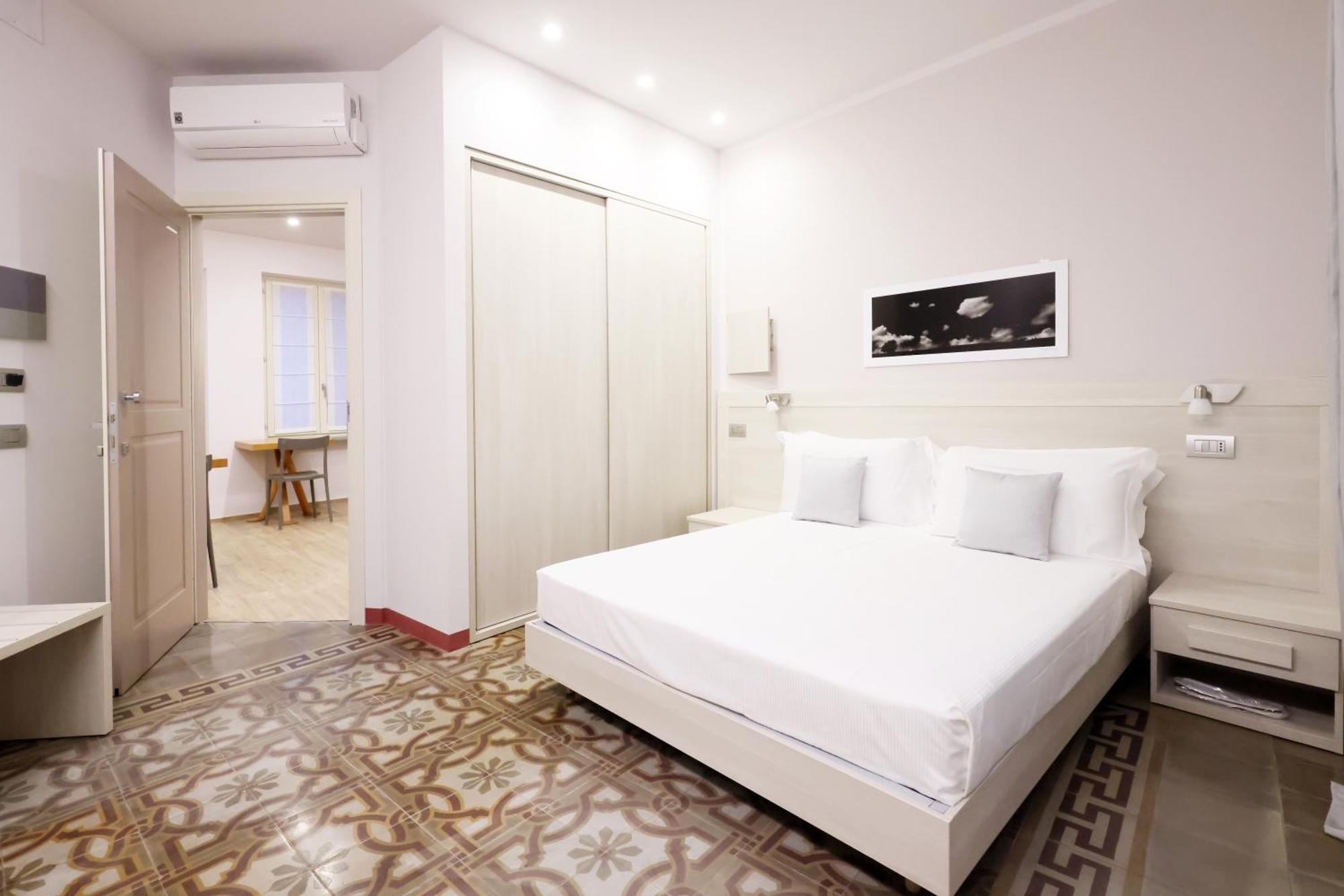 Palazzo Belli Bed & Breakfast Алба Екстериор снимка