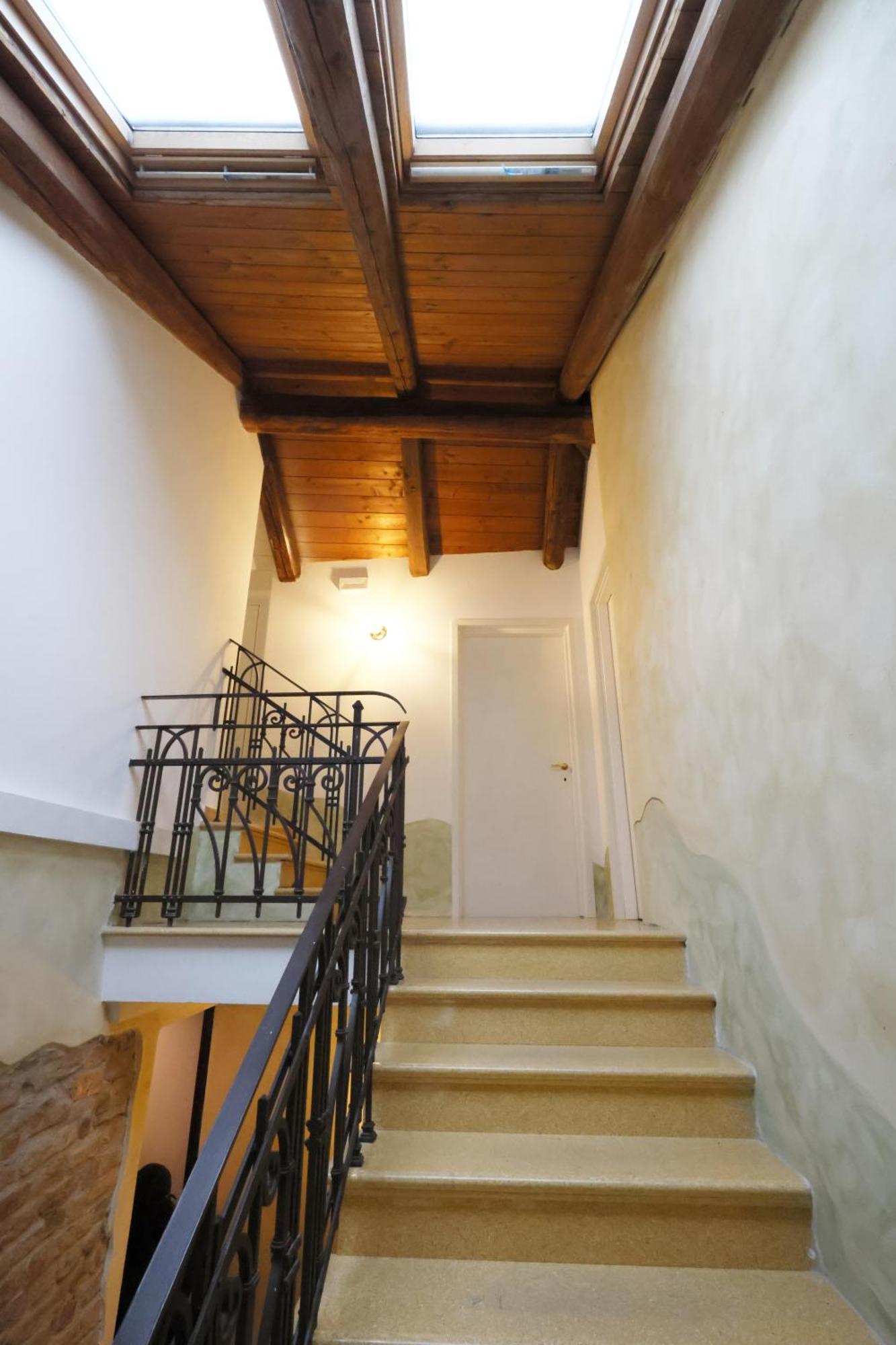 Palazzo Belli Bed & Breakfast Алба Екстериор снимка