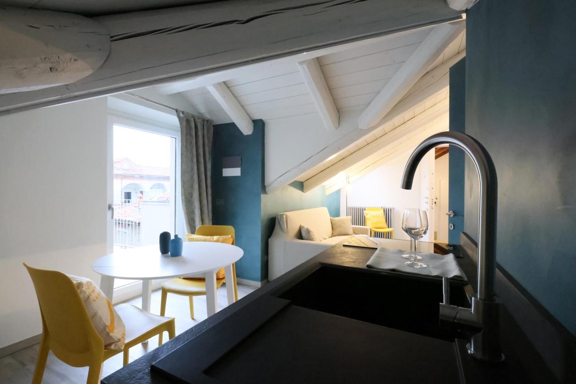 Palazzo Belli Bed & Breakfast Алба Екстериор снимка