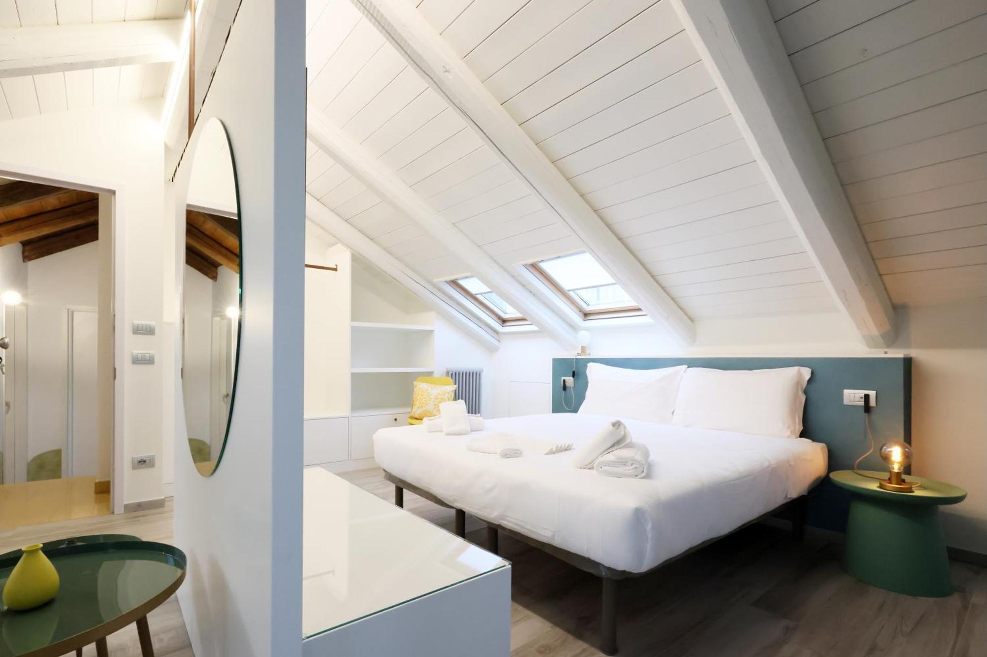 Palazzo Belli Bed & Breakfast Алба Екстериор снимка