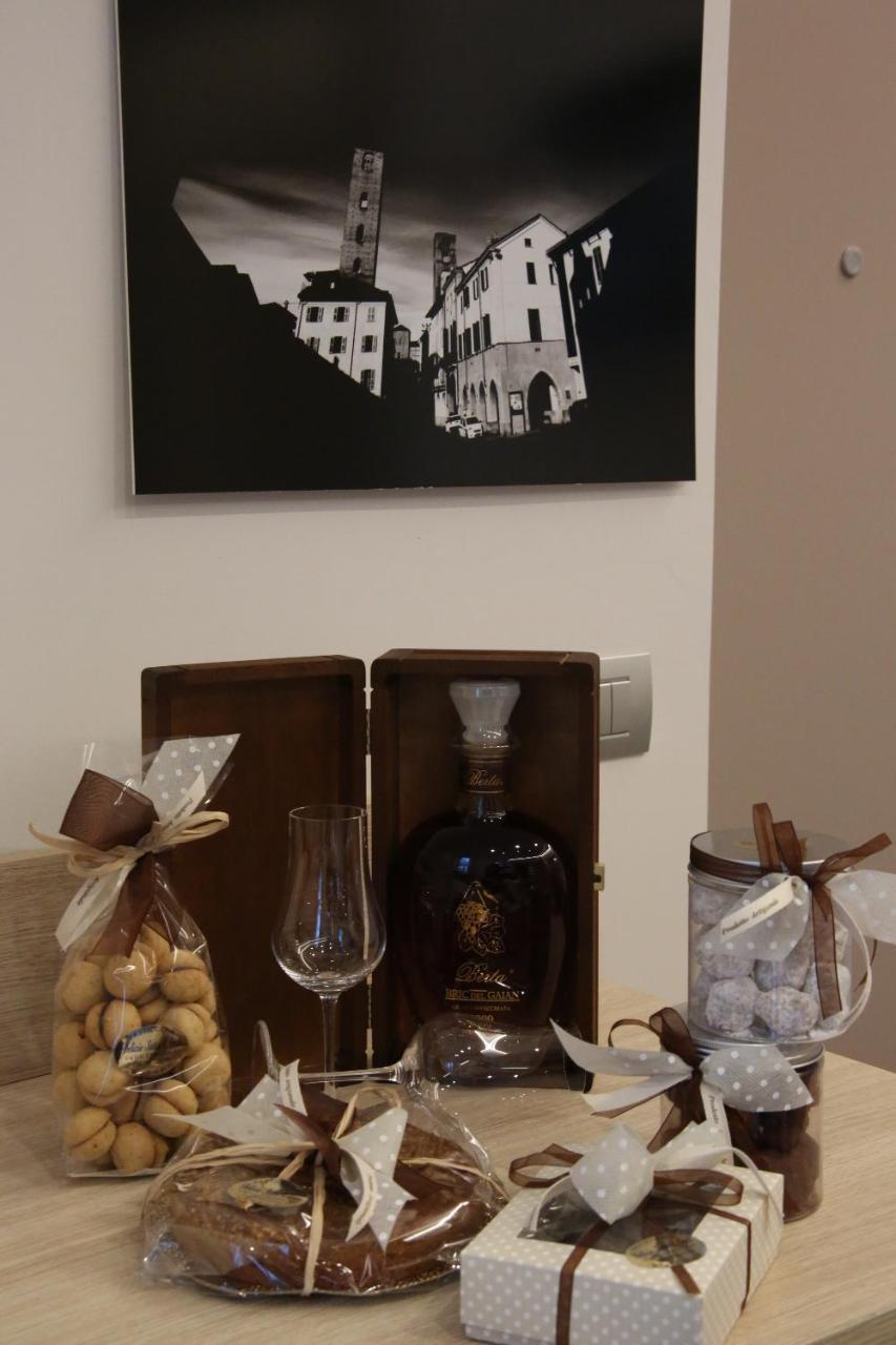 Palazzo Belli Bed & Breakfast Алба Екстериор снимка